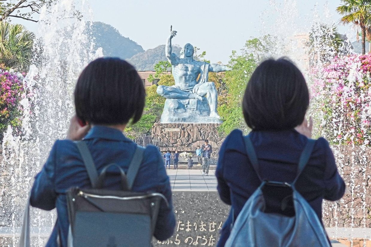 Nagasaki bomb survivor claws at traces of history