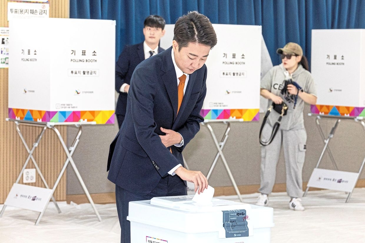 Early voting starts for election triggered by martial law