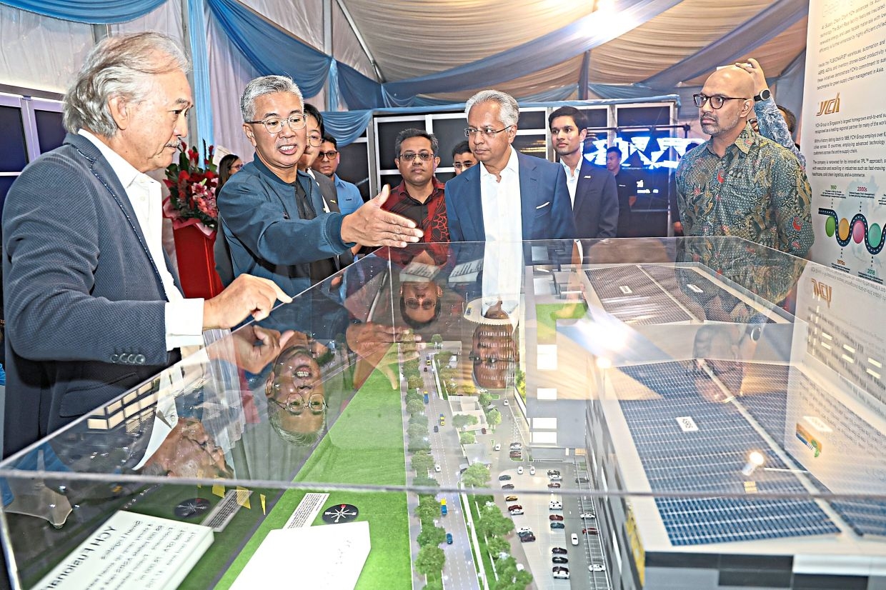 Malaysia aims to be top logistics hub