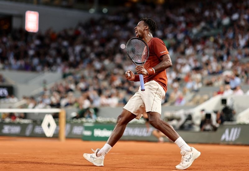 Tennis-'I love this player', Monfils lauds Draper after French Open loss