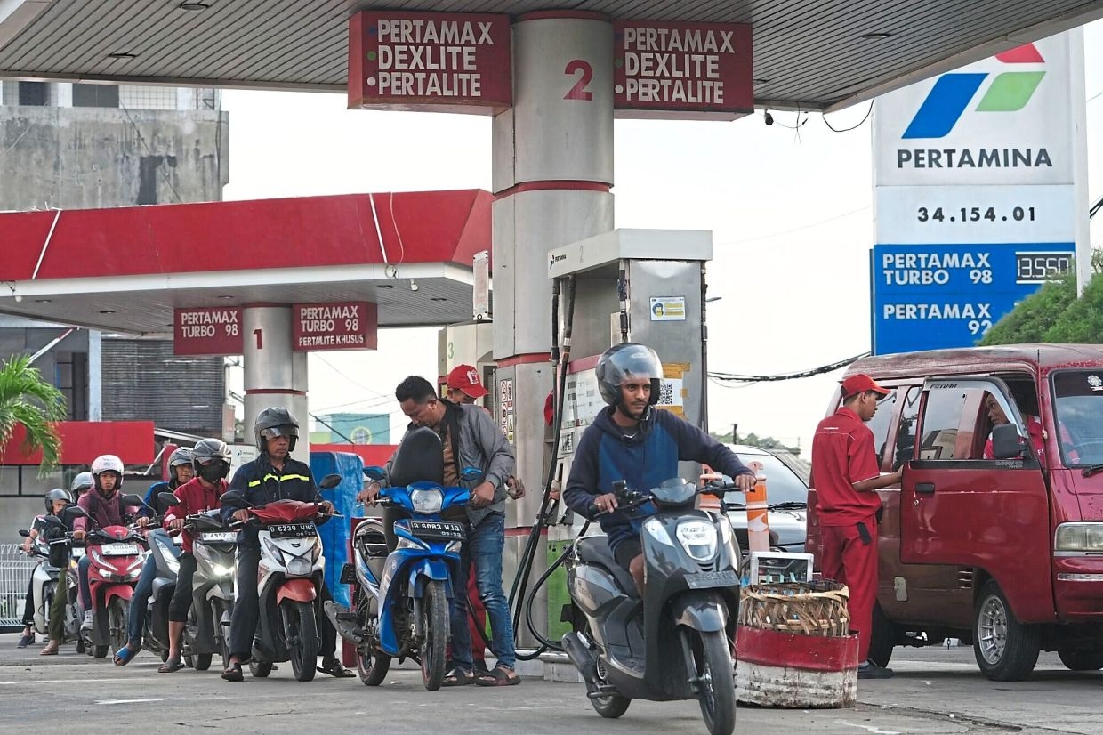 Indonesia calls in Singapore oil traders over Pertamina probe