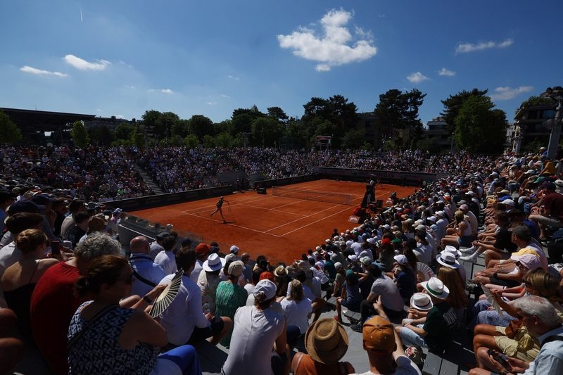 Tennis-Roland Garros bracing for bizarre Saturday as Champions League final looms