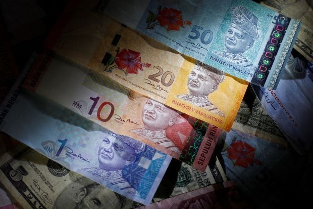 Ringgit closes lower against US dollar amid market uncertainty