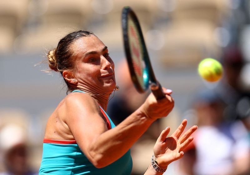 Tennis-Sabalenka powers into French Open fourth round