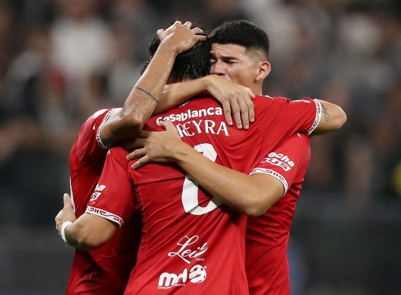 Soccer-Long-Shots Huracan and Platense set for Argentine title decider