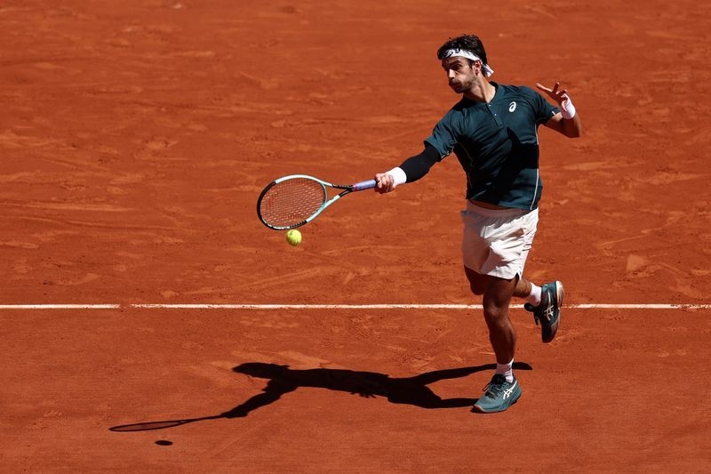 Tennis-Changed Musetti survives tough start to reach French Open fourth round