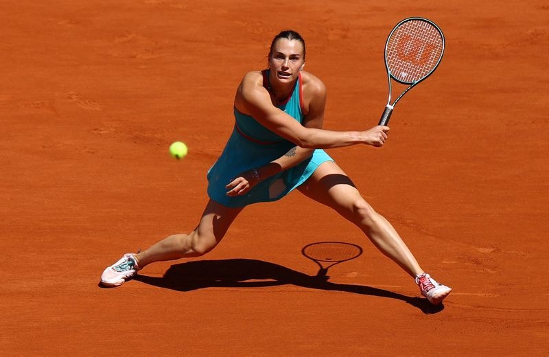 Tennis-Sabalenka, Zheng sizzle on sunny day at French Open