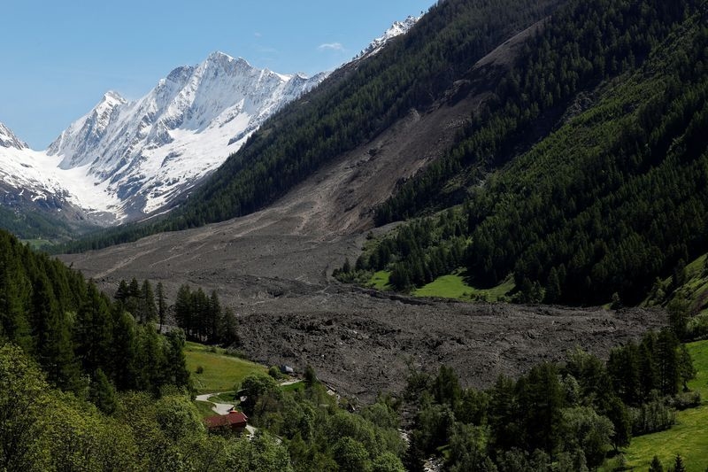 Flood risk threatens Swiss valley after glacier destroys village