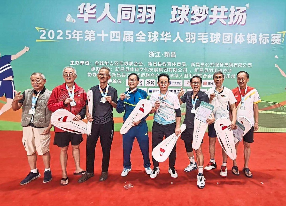 Golden shuttlers win silver in China teams event