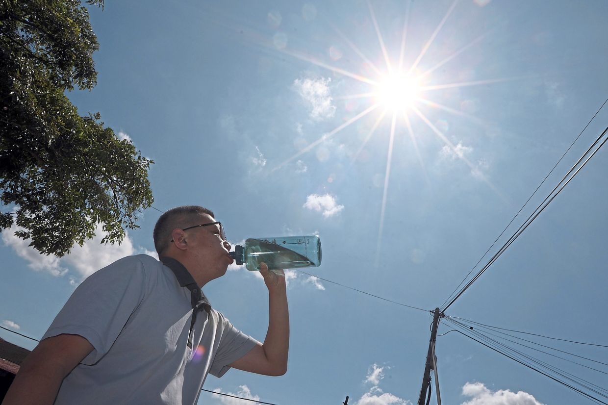 Be alert for hot weather, wildfire risks in southwest monsoon, Johoreans told