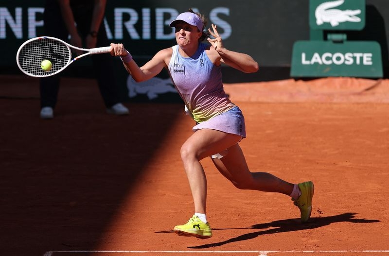 Tennis-Swiatek wants equal treatment for women as French Open schedule remains in focus
