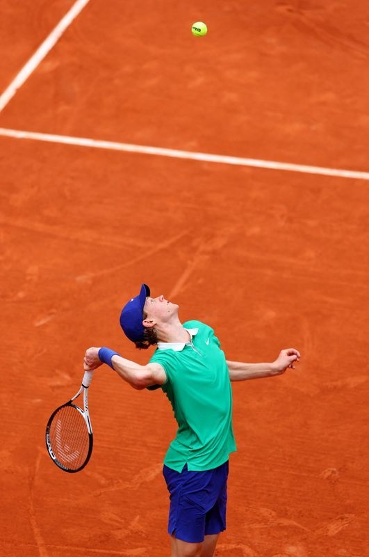 Tennis-Sinner singes Lehecka, Pegula prevails on overcast day at French Open