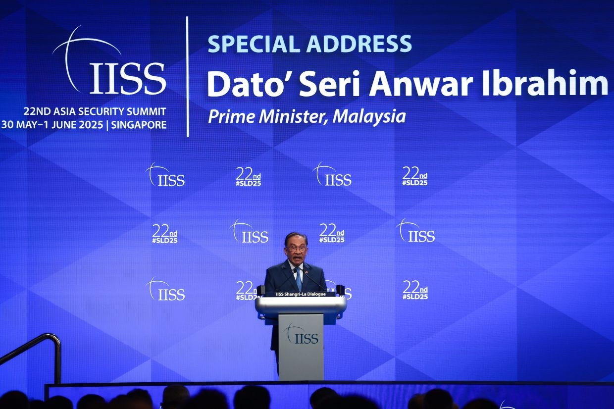 Anwar, Singapore leaders discuss key bilateral issues