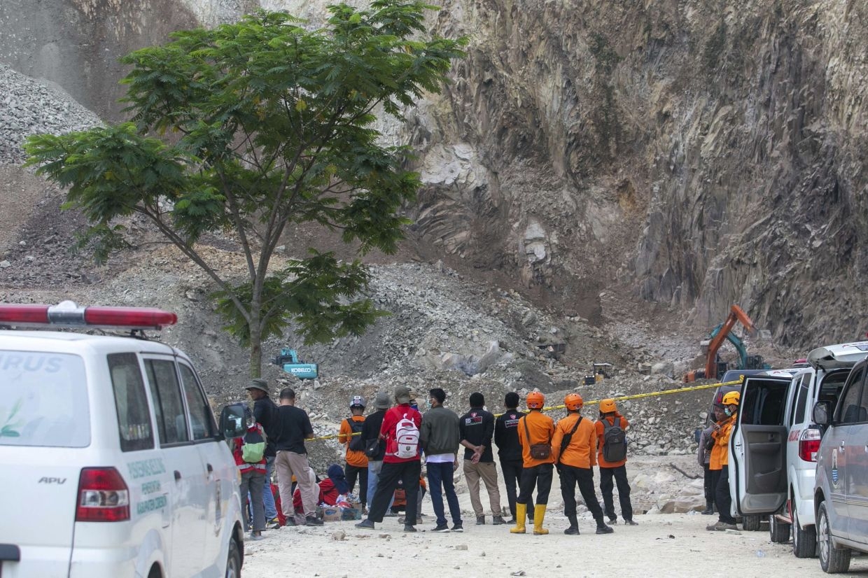 Death toll rises to 17 in Indonesia quarry collapse as search continues