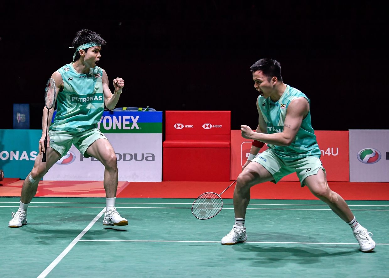 Aaron-Wooi Yik storm into Singapore Open final