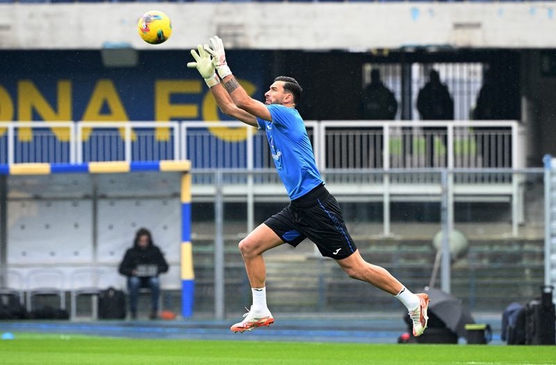 Soccer-Portuguese goalkeeper Patricio joins Al-Ain for Club World Cup