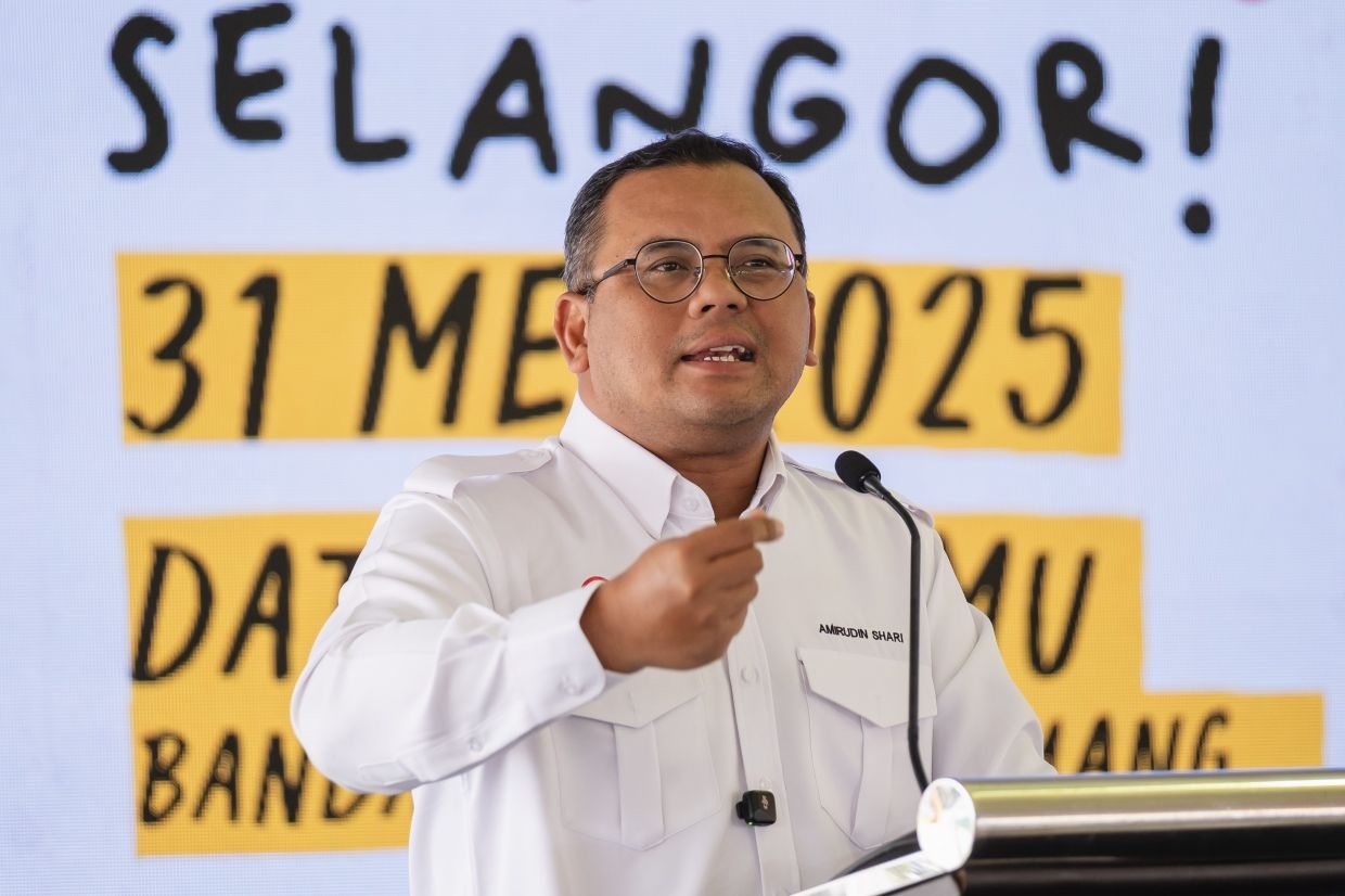 All abuzz over Amirudin's future