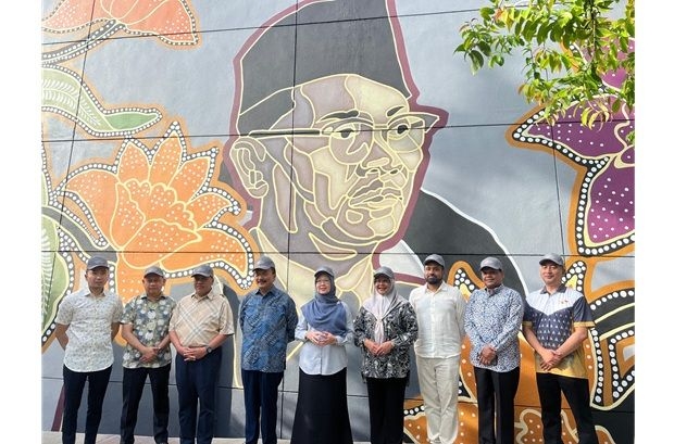 Batik mural featuring Tunku Abdul Rahman launched in KL