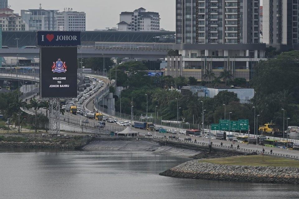 U-turns, bans await motorists who jump the queue at Singapore land checkpoints