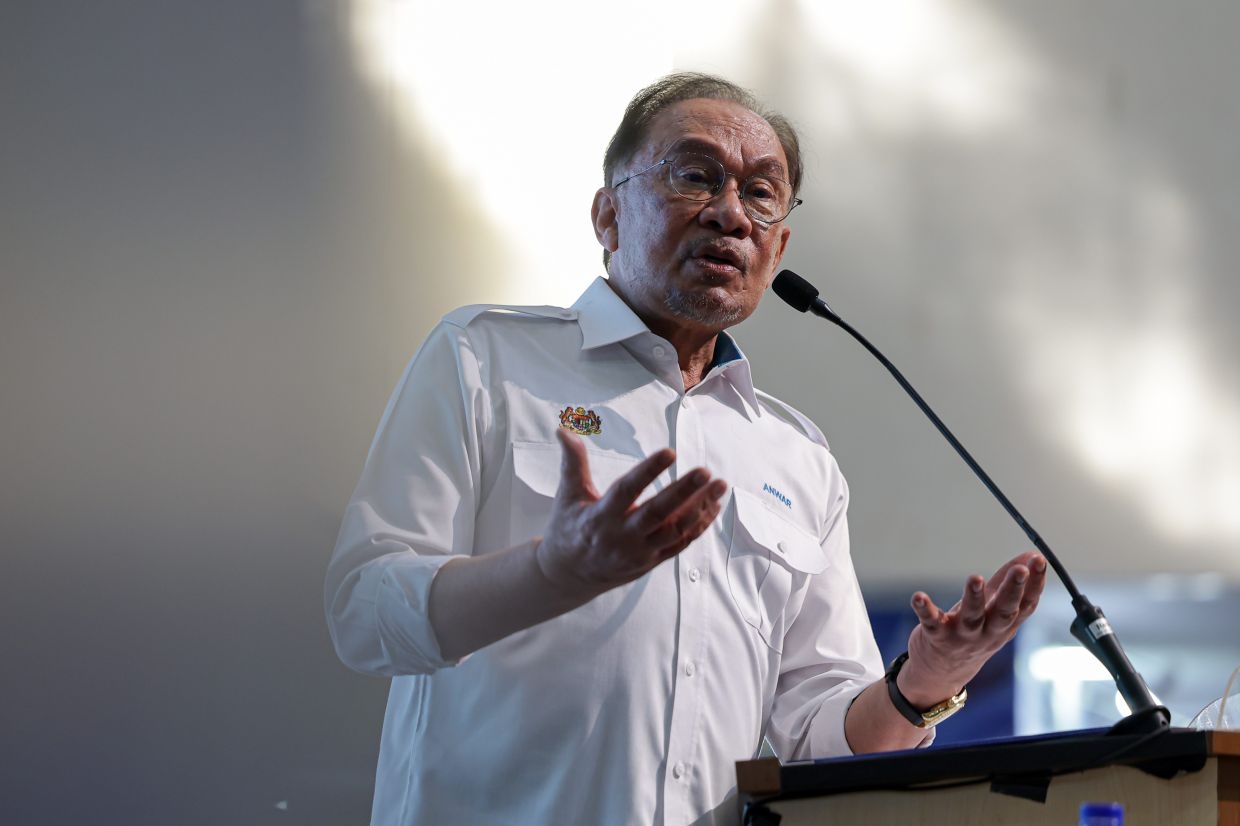Books are a source of true knowledge, not social media, says Anwar