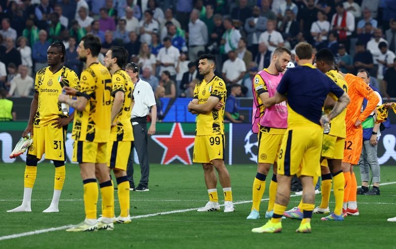 Soccer-Humiliated Inter were never in the game with PSG, say Italian papers
