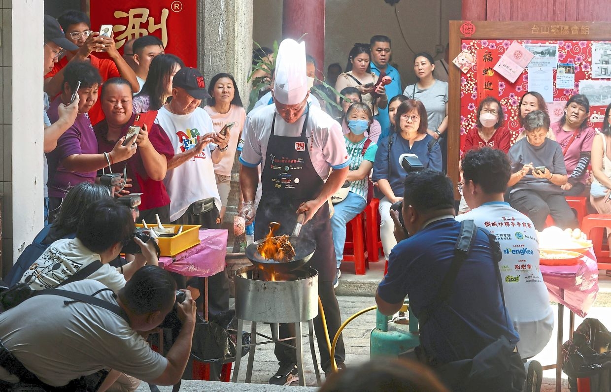 Trader sizzles her way to wok of fame