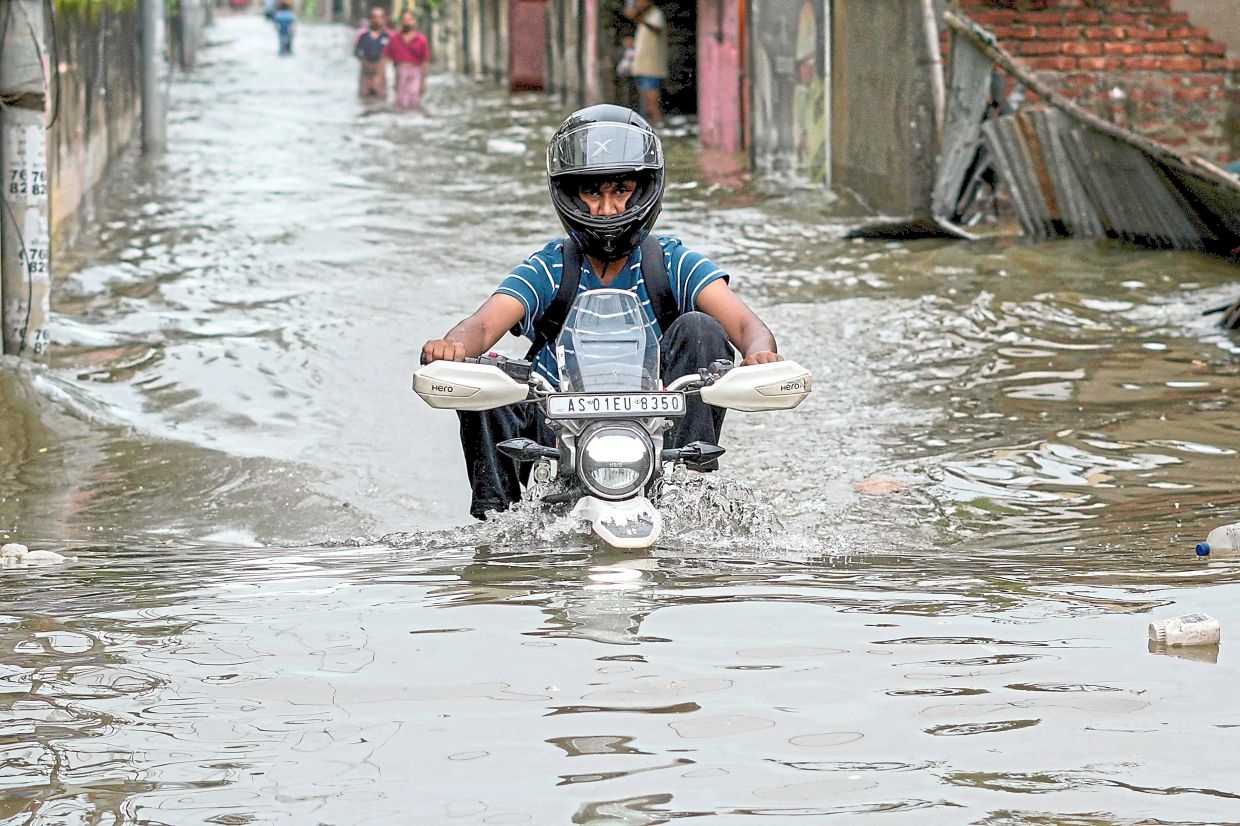Deaths mount as monsoon crisis continues