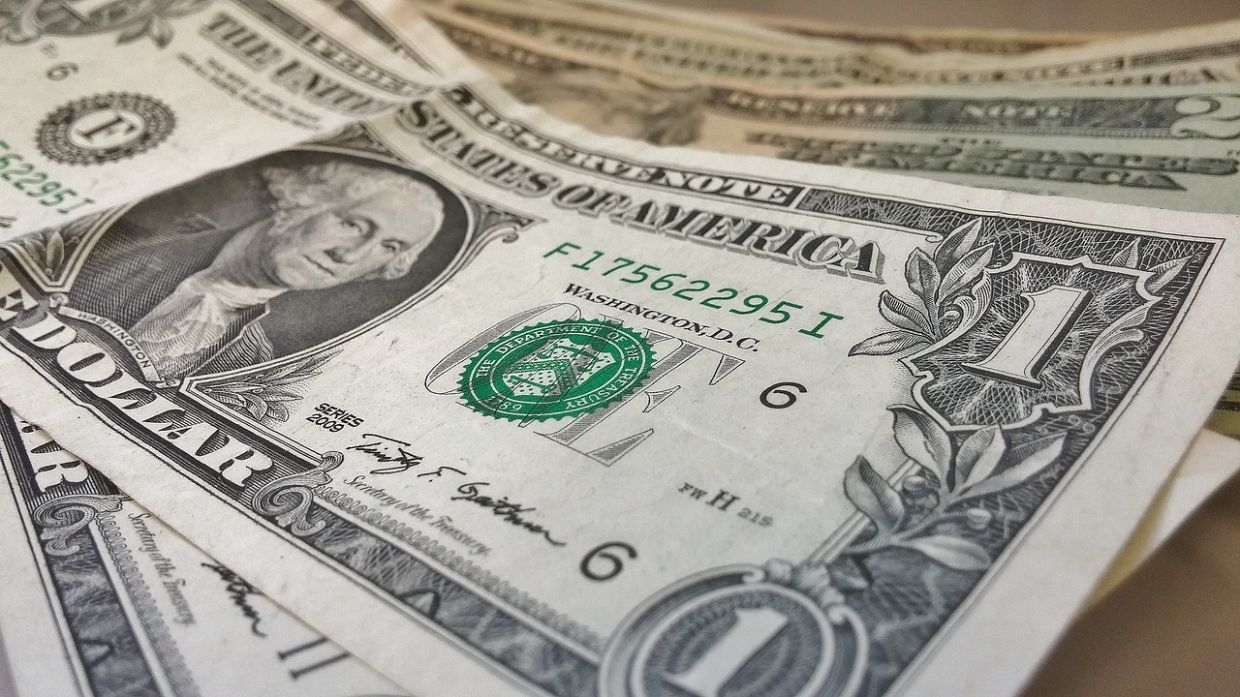 US dollar declines as traders assess tariff outlook