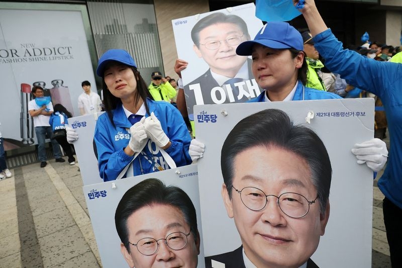 South Korea presidential hopefuls make final pitch to voters ahead of election