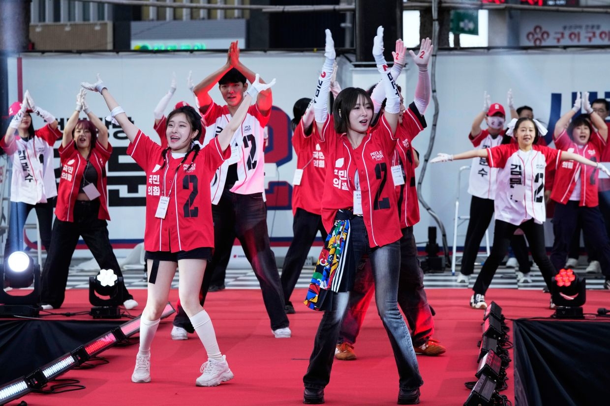 South Korea presidential hopefuls make final pre-election pitch to voters