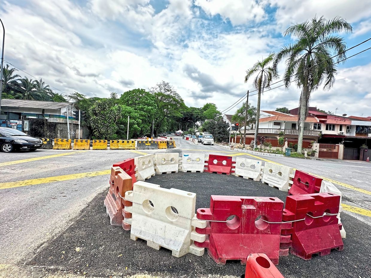Cheras intersection affected by sinkhole reopens to traffic