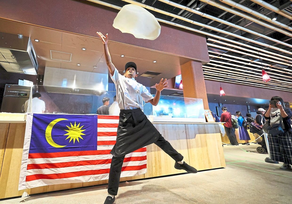 ‘Flying roti canai' wins over food lovers at Osaka expo