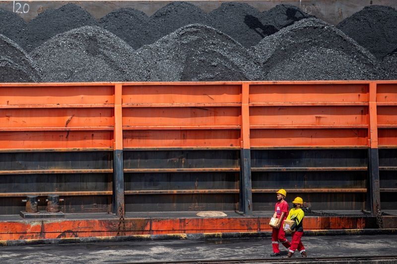 Indonesian coal exports dip amid price dispute