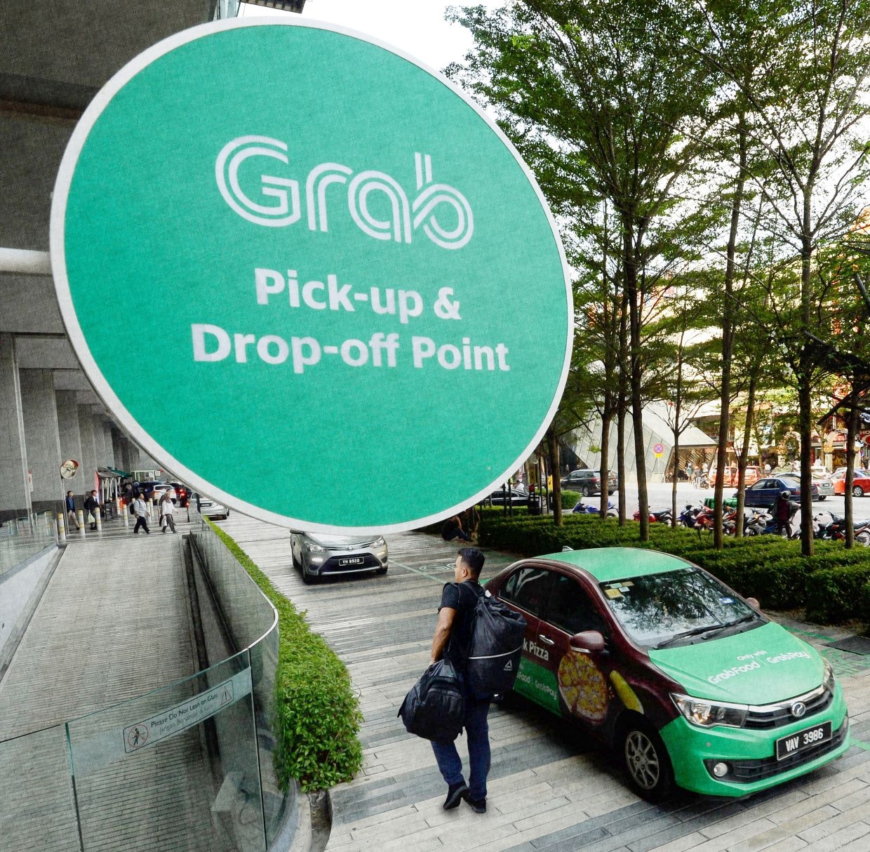 Grab enters Singapore motor insurance market