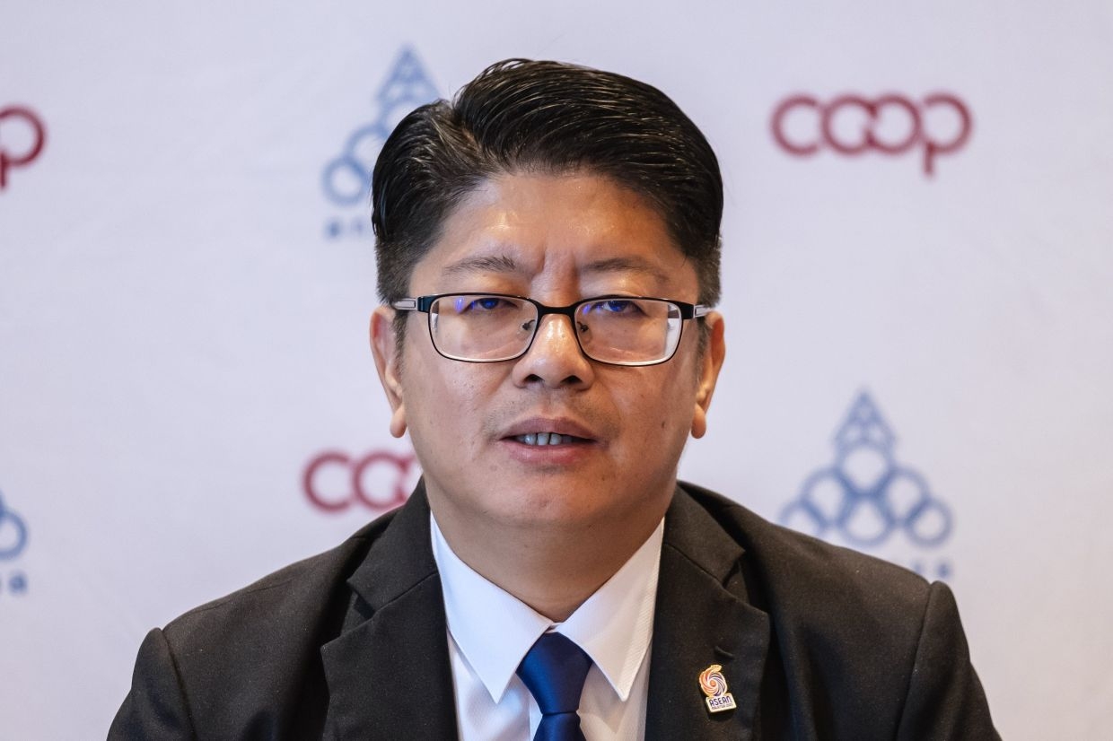 More 'tamu desa' to built in Sabah, S'wak this year, says Ewon