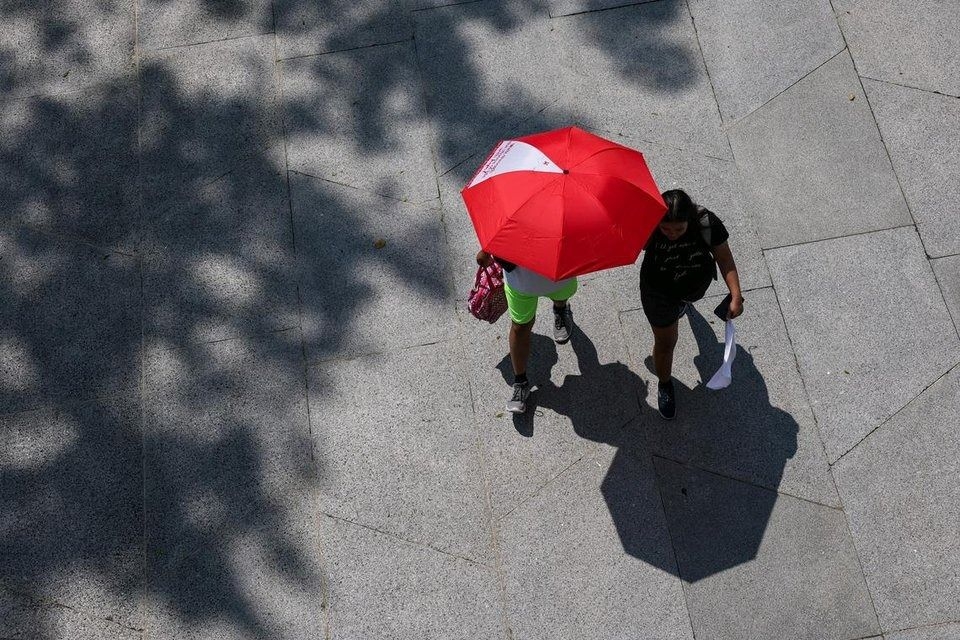 Stifling heat in Singapore could ease as onset of SW monsoon brings breezier weather