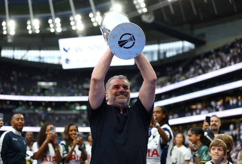 Soccer-Former Spurs players back Postecoglou amid uncertain future