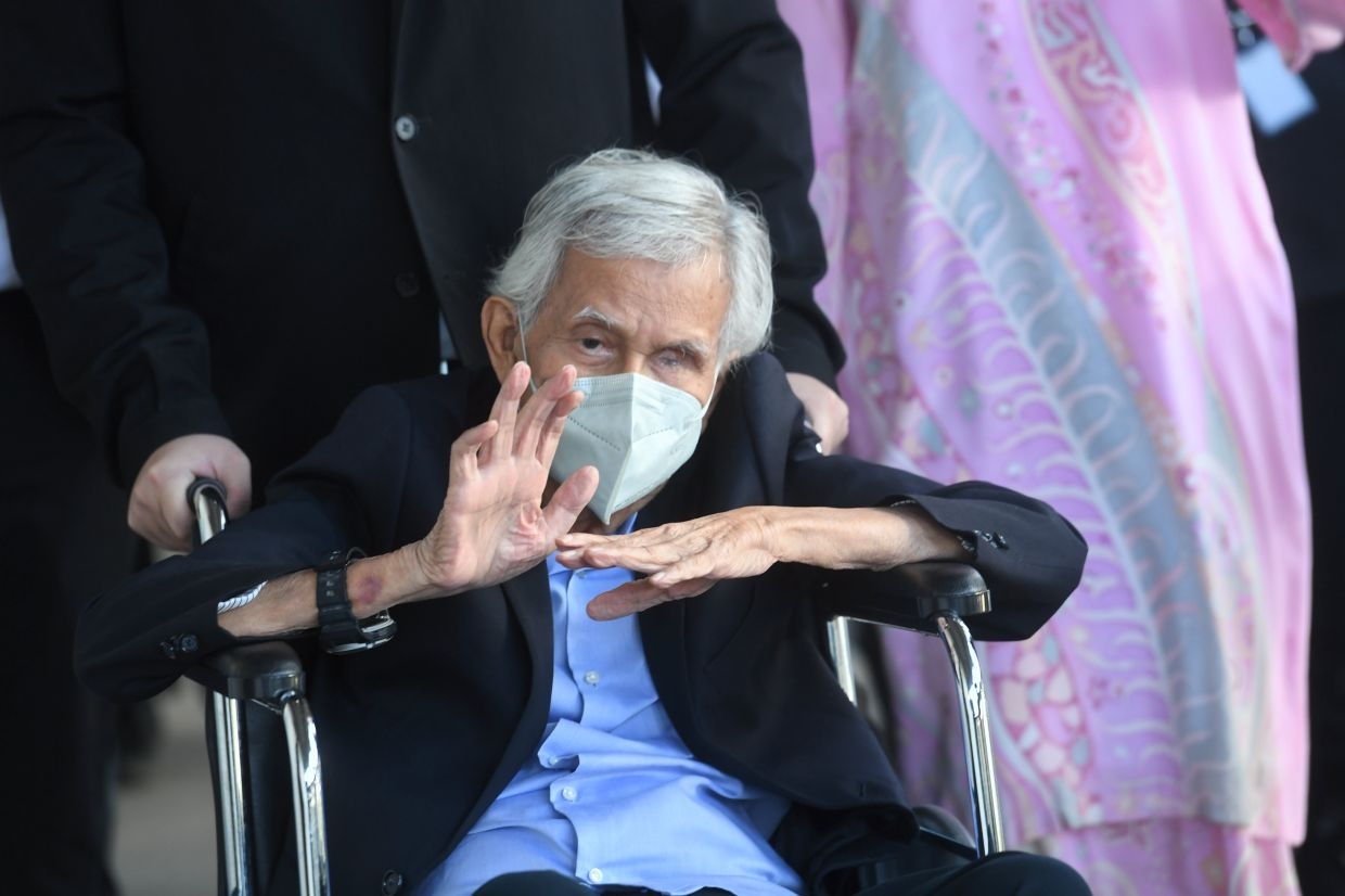 Court freezes more than RM750mil in assets linked to Daim's wife, family