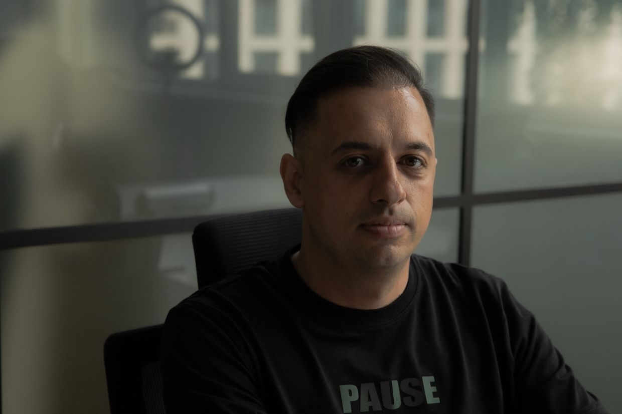 Bulgaria cyber 'elves' fight Kremlin and cruelty
