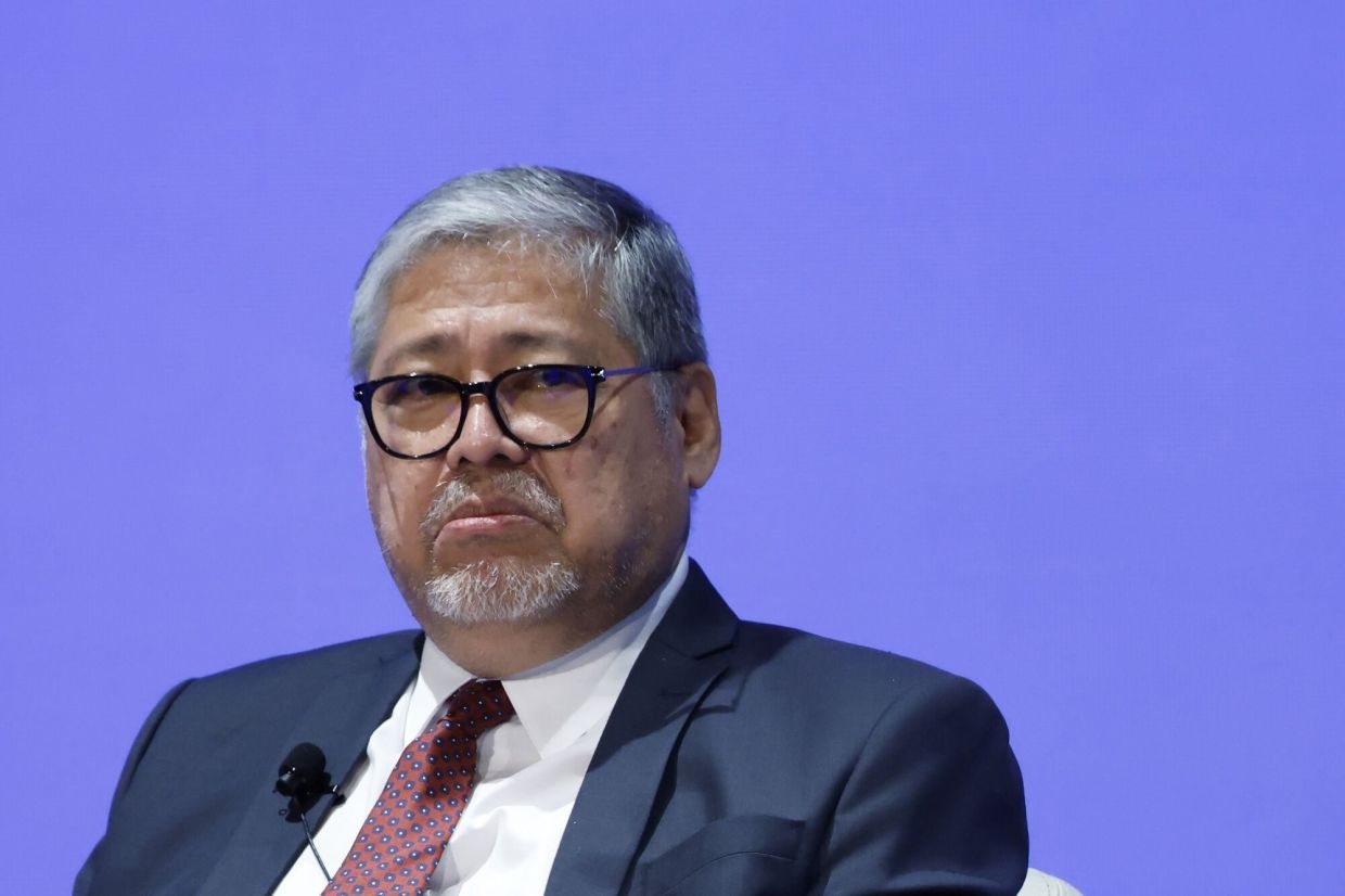 Manila says may sign agreements with Beijing to reduce tensions in South China Sea