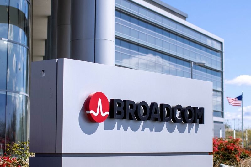 Broadcom ships latest networking chip to speed AI