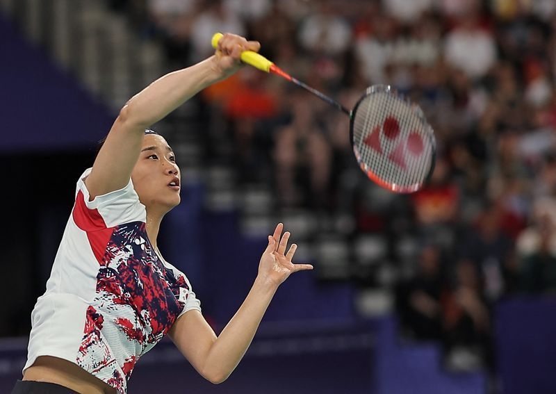 Badminton-Top seeds An, Shi shine in Indonesia Open, Farhan and Christie fuel local hopes