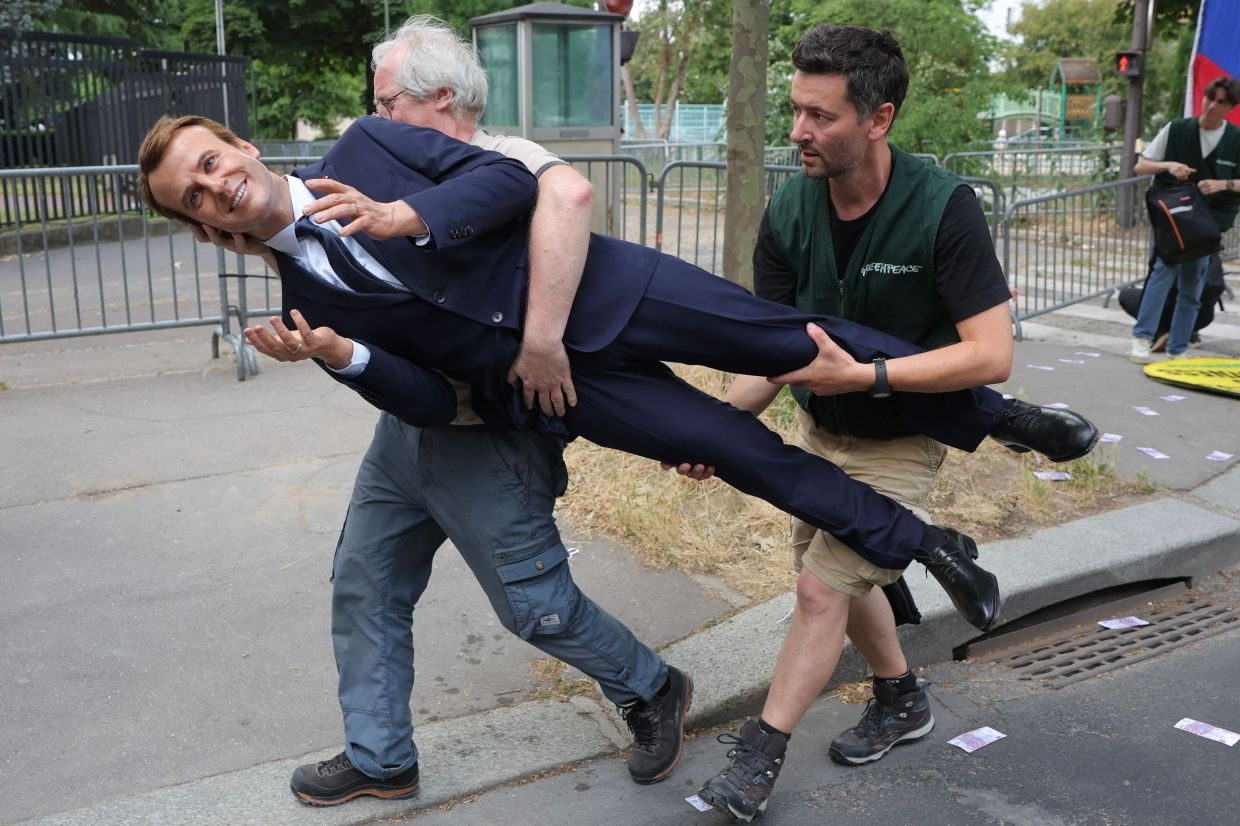 Greenpeace steals Macron wax figure for anti-Moscow protest