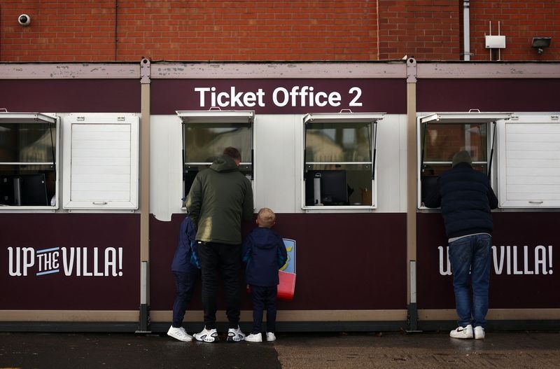 Soccer-Premier League clubs agree to extend price cap on away tickets