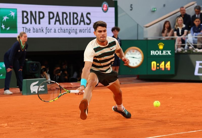 Tennis-Merciless Alcaraz flattens Paul at French Open to reach semis