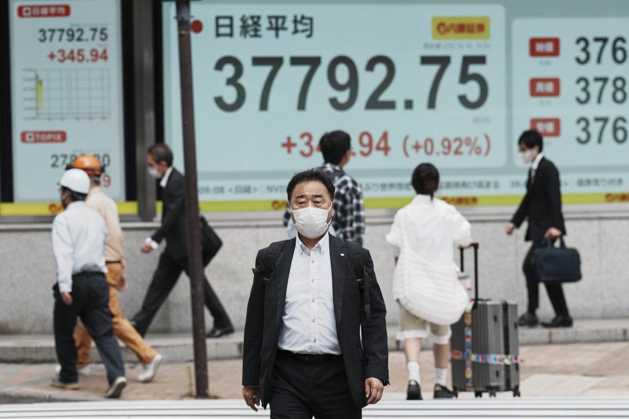 Asian stocks track Wall St up after jobs data, Seoul surges on Lee win