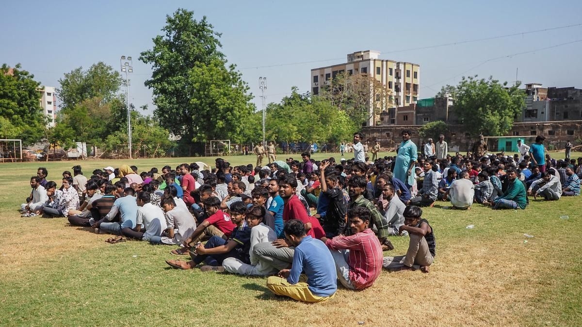 Bangladesh says India pushes back 1,200 people