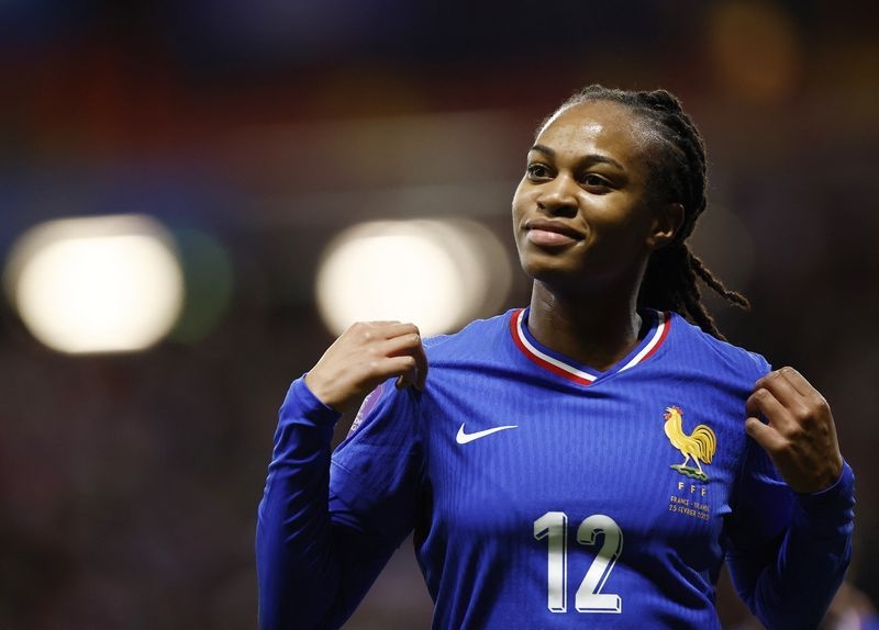 Soccer-OL Lyonnes sign France forward Katoto from PSG