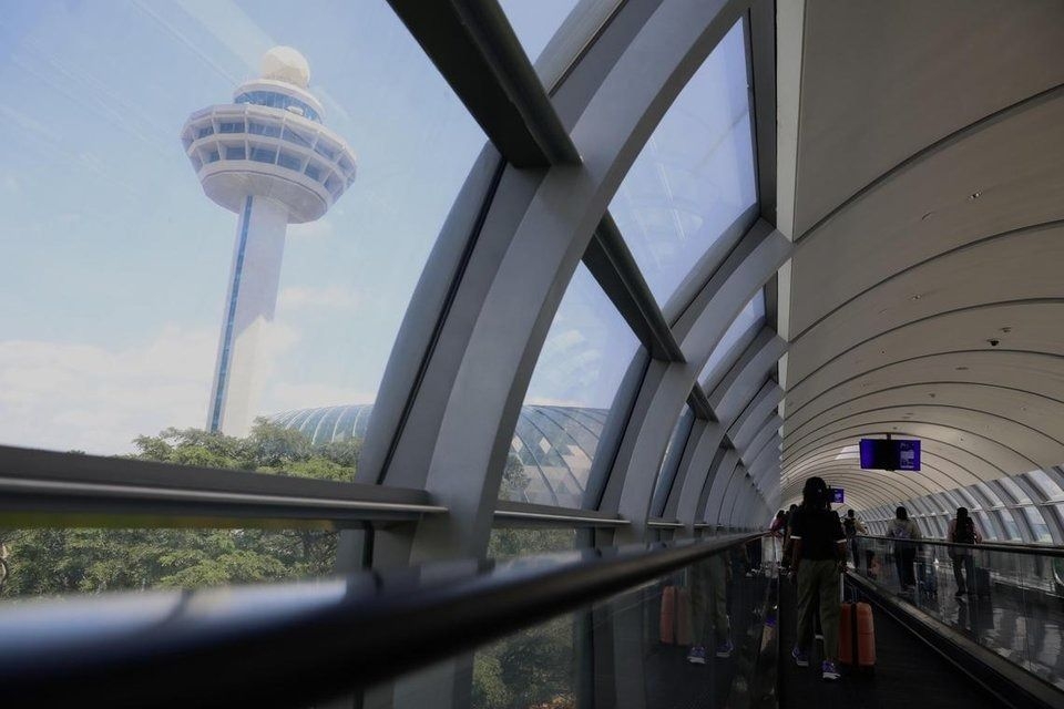 Man who made bomb threat while on plane bound for Abu Dhabi to be charged