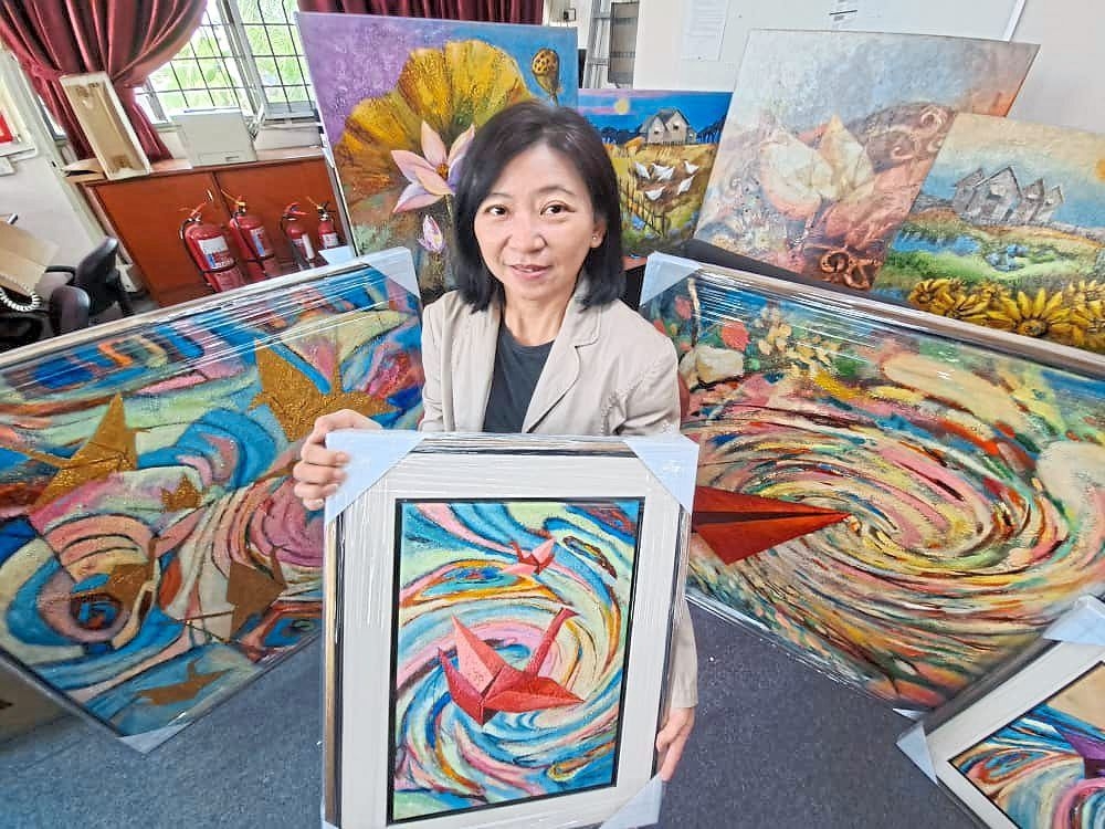 Capturing country's diversity through art